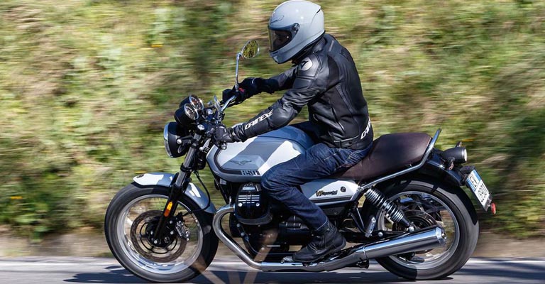 Moto Guzzi: la prova su strada della V7 2021 di MotoBlog