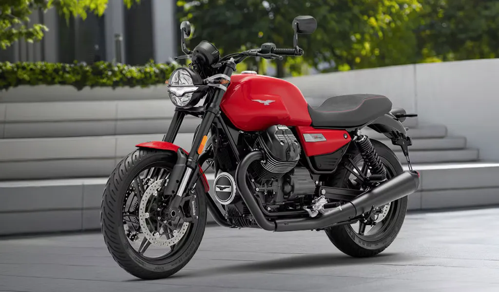 Moto Guzzi V7 Sport in abito Rosso Monza